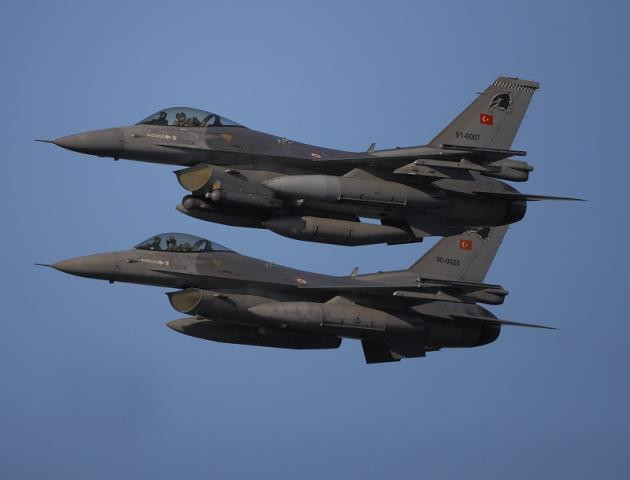 Προκαλεί πάλι η Άγκυρα: Σχηματισμός τουρκικών μαχητικών F-16 παραβίασε το ελληνικό FIR